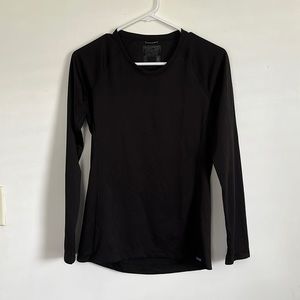 Patagonia women’s base layer in black size small